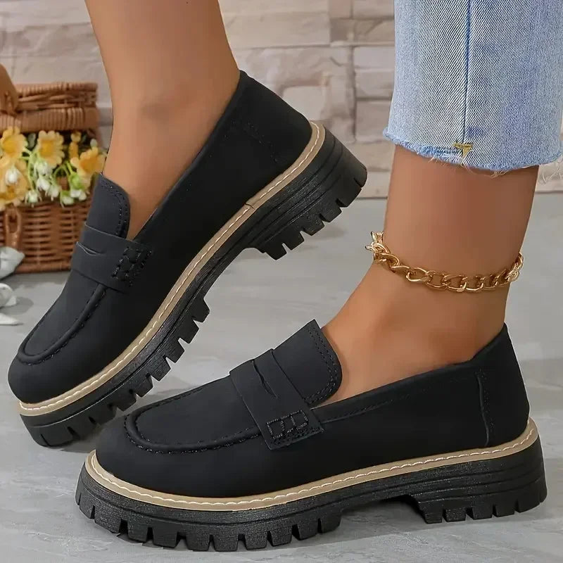 Sienna™ – Loafers en Daim Intemporels