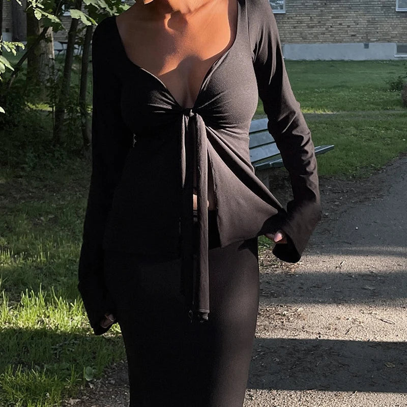 Luna – Blouse Noire à Manches Évasées