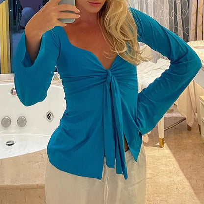 Luna – Blouse Noire à Manches Évasées